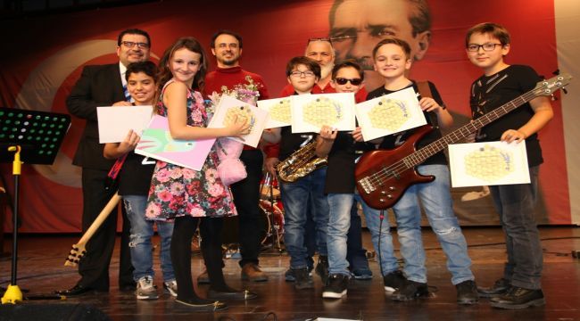 Miniklerden anlamlı konser