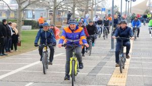 10 kilometre bisiklet sürdü