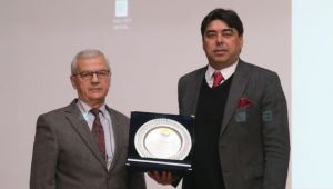 Başkan Demirağ'a plaket