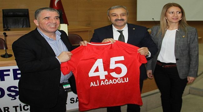 Konferansa Ağaoğlu da katıldı