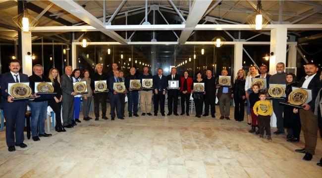 Plaketleri Başkan Bakıcı verdi