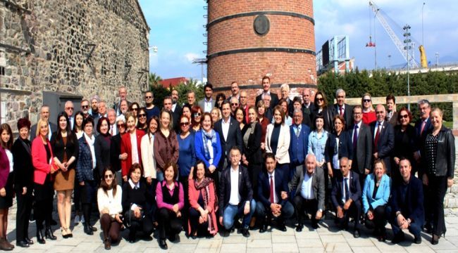 CHP İzmir'de parti eğitmenleri toplandı