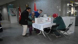 Hastane çalışanlarından Kızılay’a destek