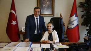 Abdül Batur koltuğunu devretti