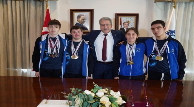 Madalya avcısı özel sporculardan Rektör Budak’a ziyaret