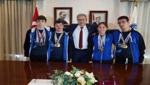 Madalya avcısı özel sporculardan Rektör Budak’a ziyaret