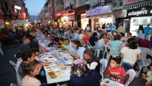 Karşıyaka Çarşı’da dev iftar buluşması