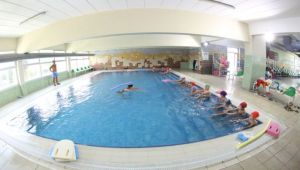  Bornova'da yaz-kış yüzme keyfi