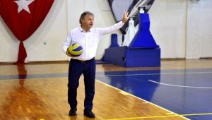 Başkan İduğ'dan voleybola davet