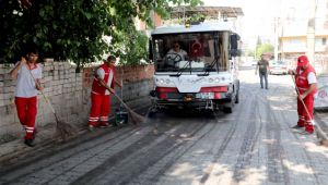 Bayraklı'nın sokakları pırıl pırıl