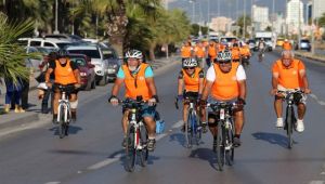 Karşıyaka’da bir ilk: Bisiklet takımı yola çıkıyor 