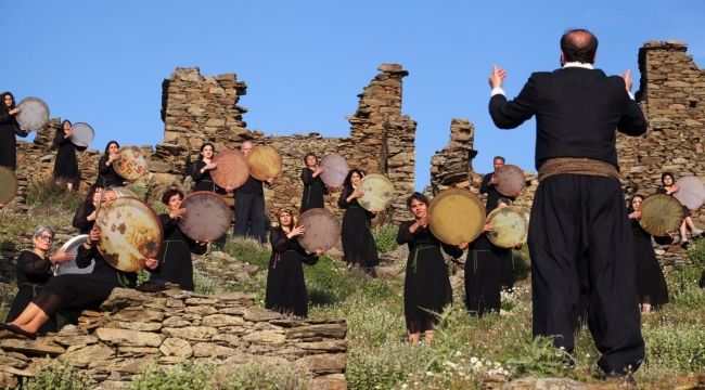 Sazak Köyü, Ahura'nın klibi oldu