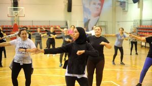 Çiğli Belediyesi’nden Kadınlara Ücretsiz Zumba Kursu