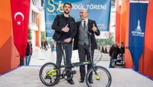 Tunç Soyer İzmirli bisikletçilere ödüllerini verdi