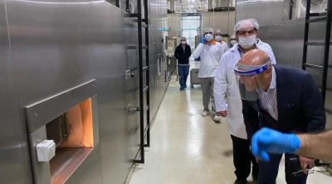 Büyükşehir İzmir’e ekmek dağıtıyor