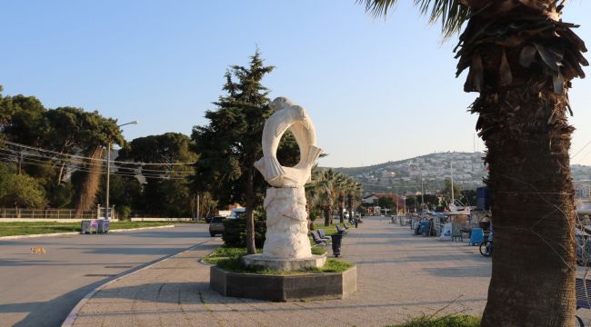 Foça İki Günlük Sokağa Çıkma Yasağına Tam Uydu