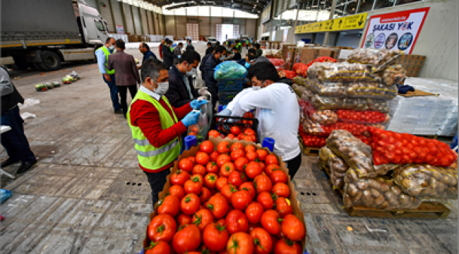 İzmir’de sebze meyve hali esnafından yardım eli