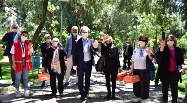 İduğ'dan 65 yaş üzeri annelere sürpriz
