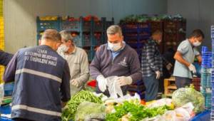 İzmir Sebze Meyve Hali esnafından Biz Varız dayanışmasına destek