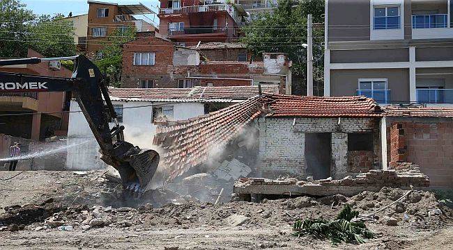 Tugay talimat verdi, metruk binalar yıkıldı