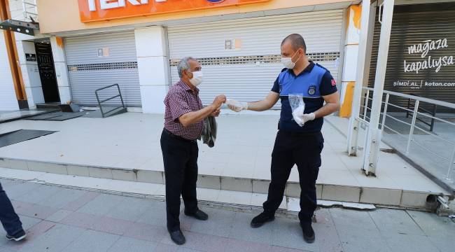 Vatandaşa belediyeden 312 bin adet maske ve kolonya