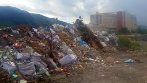 Kemalpaşa’da Hastane Manzaralı Çöplük!
