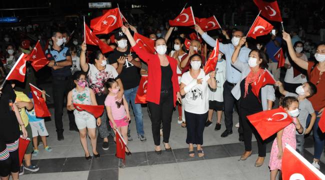 Maskelerini Taktılar Bayramı Kutladılar