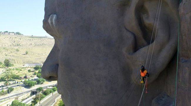 Profesyonel dağcılar Atatürk Maskı’nda bakım yaptı