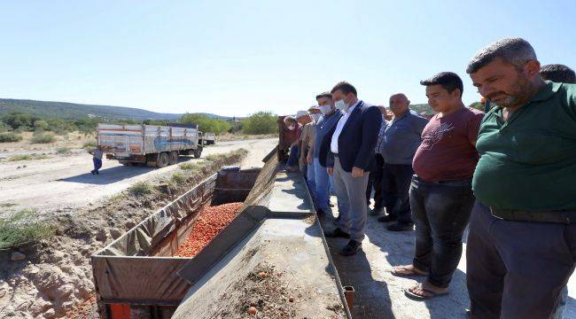 Yıllardır çiftçinin istediği yükleme rampası Başkan Koştu ile hizmete girdi