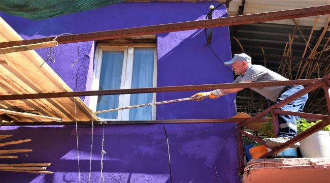 Kemalpaşa Yukarıkızılca evleri rengarenk boyanıyor