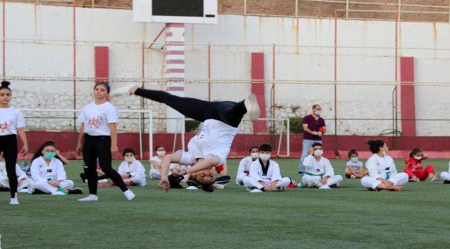 Spor kurslarına katılan çocuklar sertifika aldı