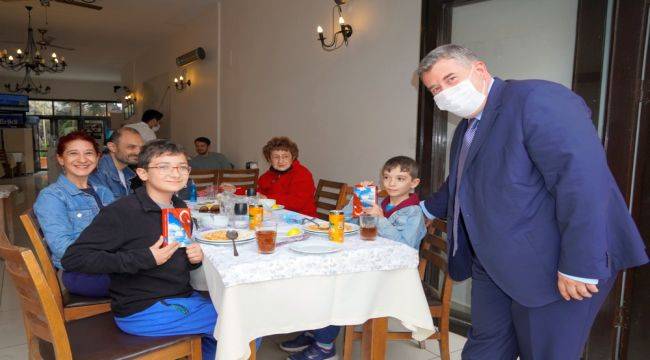 Başkan Oran'dan vatandaşlara Ay Yıldızlı Türk Bayrağı 