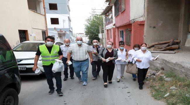 Bayraklı'da 15 bin adet dezenfekte ürünü dağıtıldı