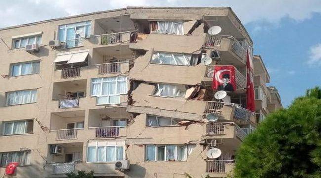 İzmir'de 6.6 büyüklüğünde deprem! 