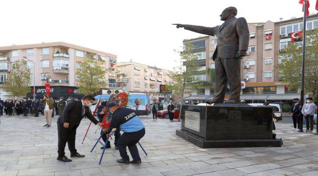 Buca’da Ata’ya saygı günü