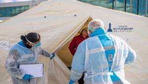 Büyükşehir doktorlarından çadır kentte sağlık taraması