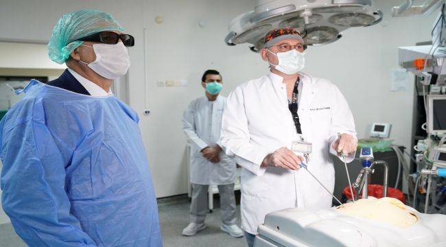 Ege’ye kapalı kalp ameliyatı yapılmasını sağlayacak cihaz kazandırıldı
