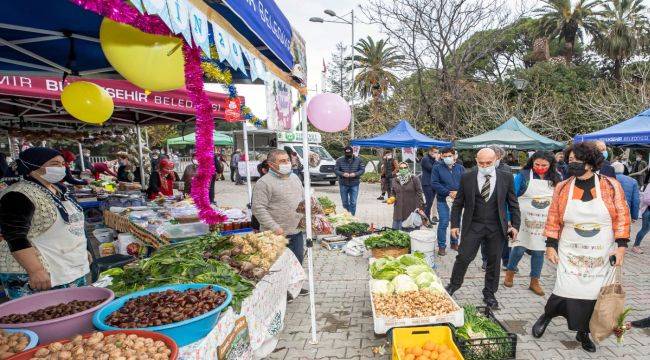 Başkan Soyer yılbaşı alışverişini Kültürpark Üretici Pazarı’nda yaptı