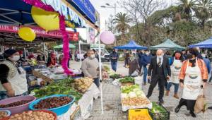 Başkan Soyer yılbaşı alışverişini Kültürpark Üretici Pazarı’nda yaptı