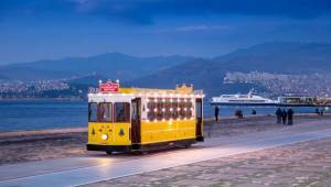 Nostaljik tramvay Çiğdem yeni yıl için süslendi
