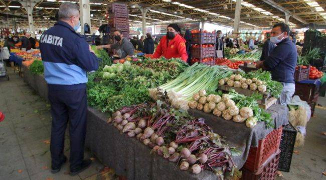 Bayraklı Zabıtasından Pazar Yeri Uygulaması