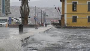 İzmir'deki sel felaketinin yaraları sarılıyor