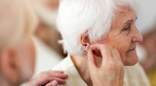 Yaşlılarda İşitme Kaybı Alzheimer’a Neden Olabilir