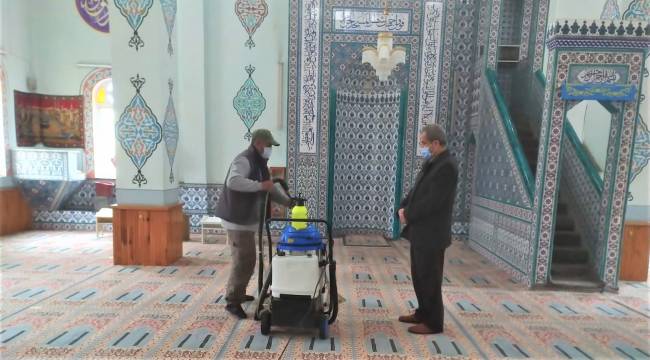 Bergama camilerinde Ramazan temizliği