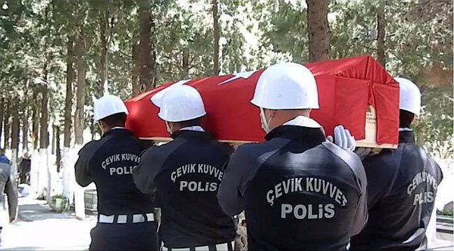 Foçalı Emekli Polis Törenle Defnedildi