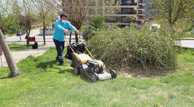 Gaziemir’in parklarında bahar hazırlığı