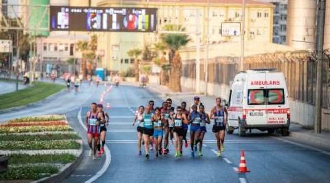 Maratonİzmir’de yarı dünya turu