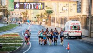 Maratonİzmir’de yarı dünya turu