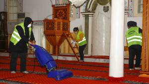 Ramazan Ayı öncesi camiler temizleniyor