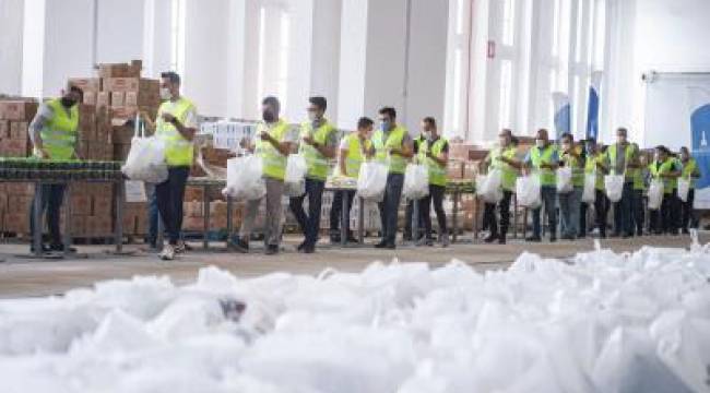 İzmir Büyükşehir Belediyesi hem üreticiye hem dar gelirli ailelere destek oluyor